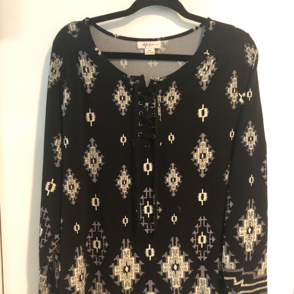 Black/white top